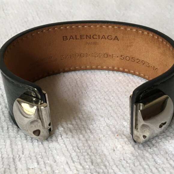 Balenciaga Leather Bangle Bracelet in Green Patent Leather with Silvertone Clasp - Picture 6 of 9